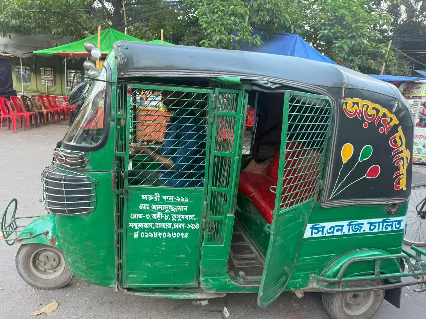 A CNG auto-rickshaw photographed on the journey.