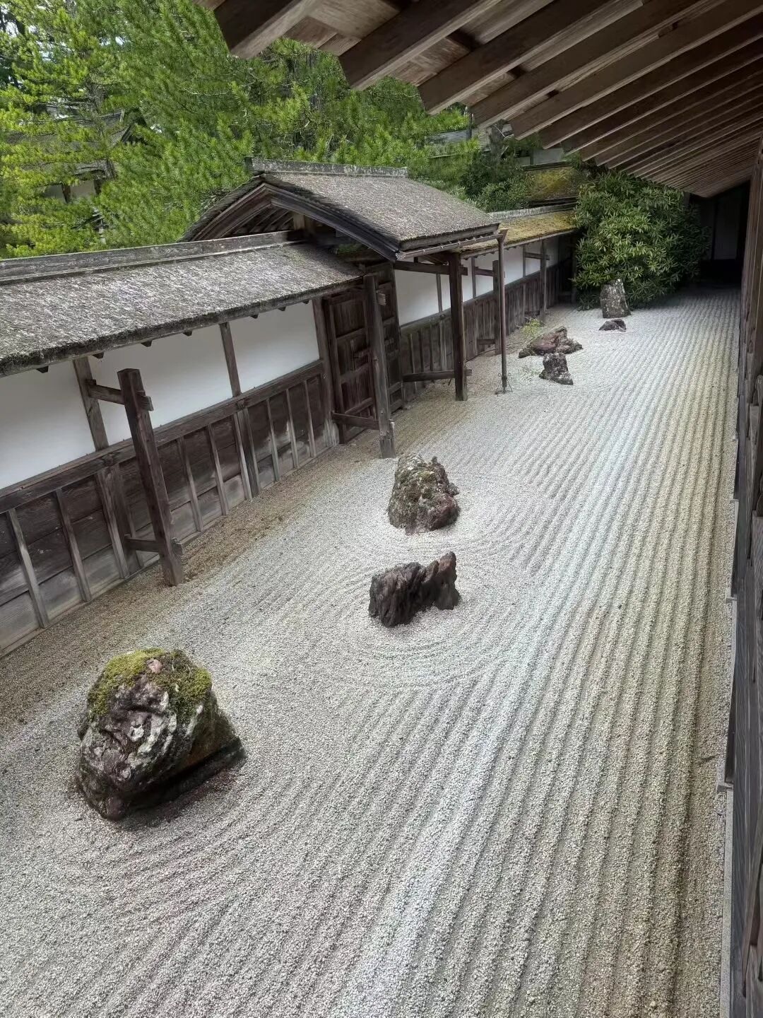 The rock garden at Kongobu-ji.