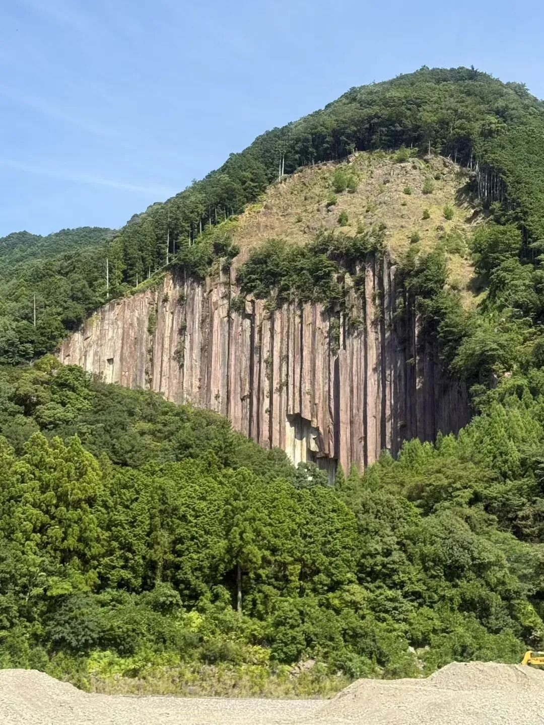 Rock formations beside the river.