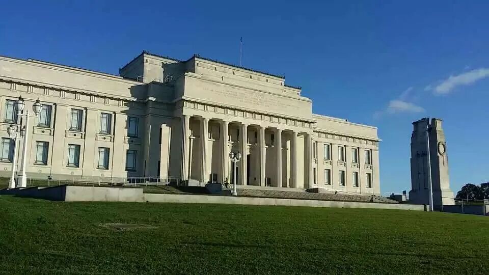 Auckland Museum, photographed on the journey.