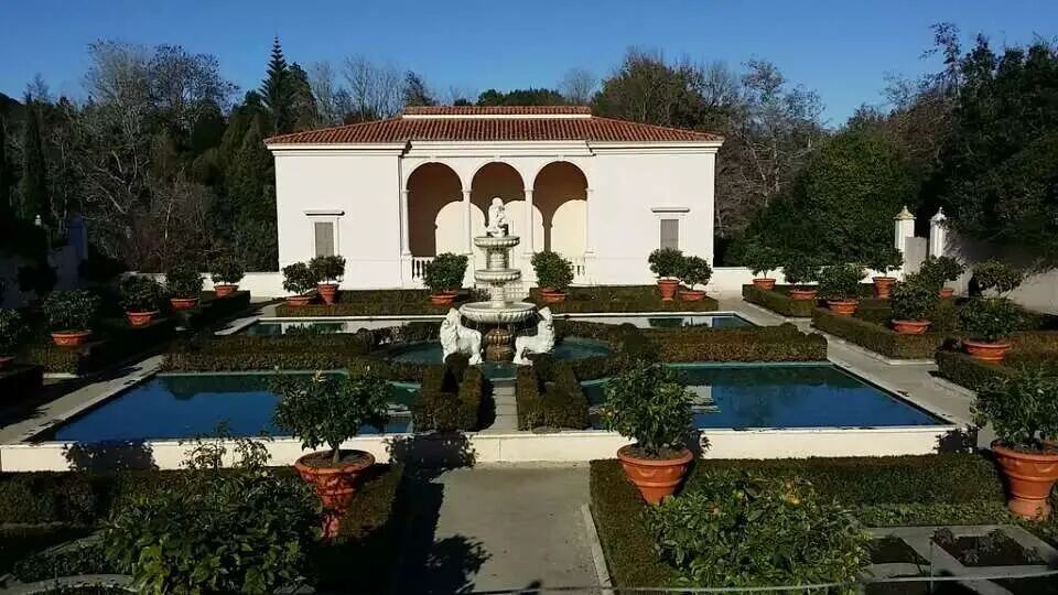 Different garden traditions encountered on the same journey.